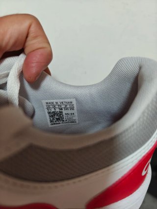 Zapatillas Adidas Blancas y Rojas