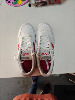 Zapatillas Adidas Blancas y Rojas