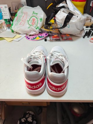 Zapatillas Adidas Blancas y Rojas
