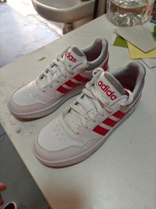 Zapatillas Adidas Blancas y Rojas