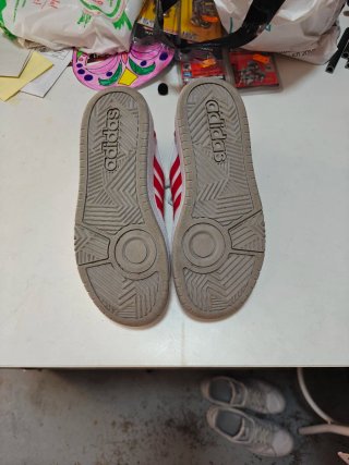Zapatillas Adidas Blancas y Rojas