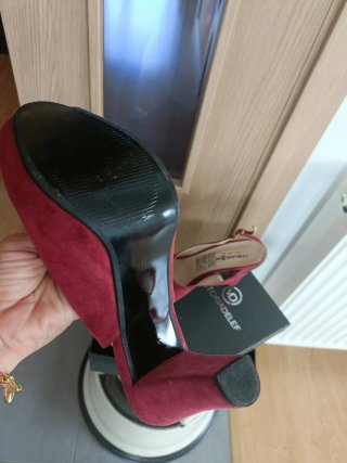 Zapatos Salome tacón puntera abierta granates
