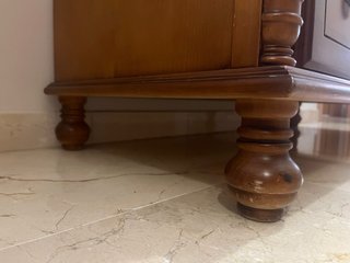 Cómoda de madera con espejo vintage