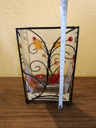 Jarrón de cristal con metal decorado