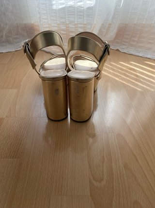 Sandalias Zara doradas Talla 41