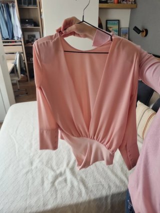Blusa body rosa manga larga con espalda al aire