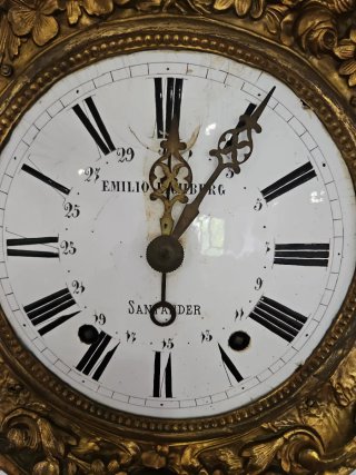 Reloj de péndulo antiguo dorado
