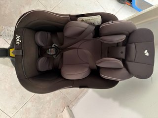 Silla de coche homolada, un solo uso. Bien cuidada