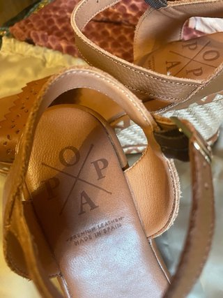 Sandalias cuña POPA piel marrón