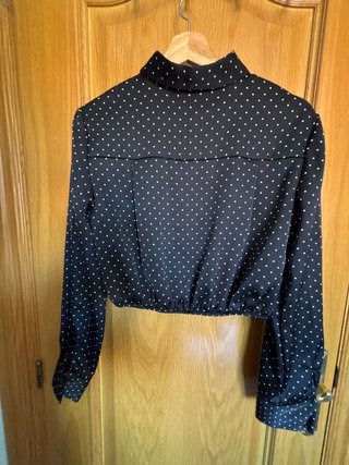 Camisa Stradivarius negra topos blancos Talla S