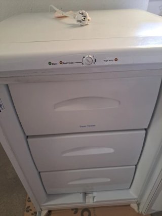 Congelador vertical Indesit