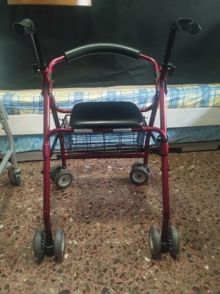 Silla de ruedas y andador
