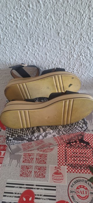 Sandalias negras y marrones talla 40 un solo uso