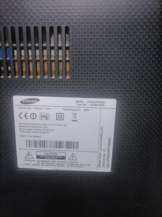 TV Samsung Smart TV 47 con rayas por un golpe