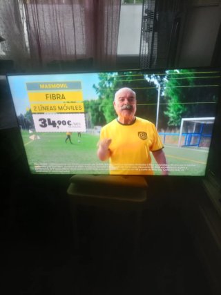 TV Samsung Smart TV 47 con rayas por un golpe