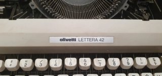 Máquina de escribir Olivetti Lettera 4