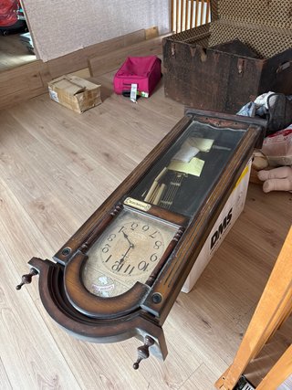 Reloj de pie de madera