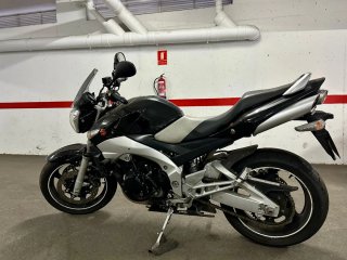 Suzuki GSR 600 Negra/Plata