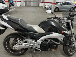 Suzuki GSR 600 Negra/Plata
