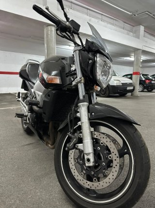 Suzuki GSR 600 Negra/Plata