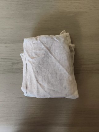 Chaleco Missguided beige sin mangas.