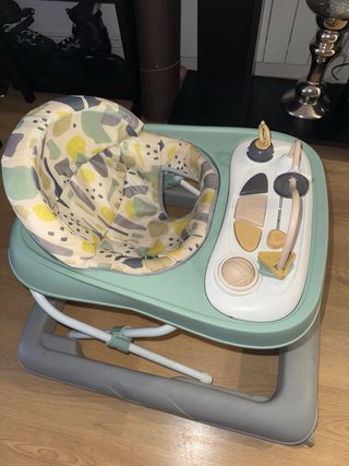 Andador bebé con mesa de actividades