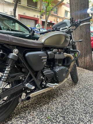 Triumph Street Twin 900 Bonneville Negra