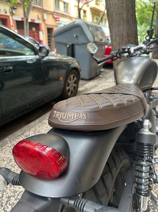 Triumph Street Twin 900 Bonneville Negra