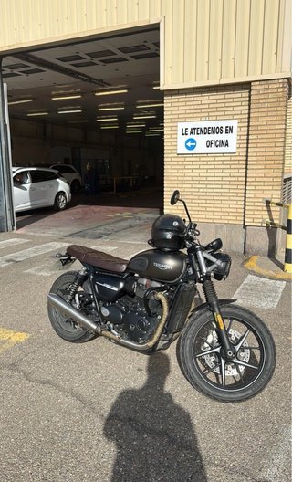 Triumph Street Twin 900 Bonneville Negra