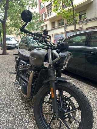 Triumph Street Twin 900 Bonneville Negra