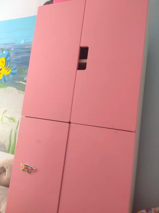 Armario infantil rosa y blanco