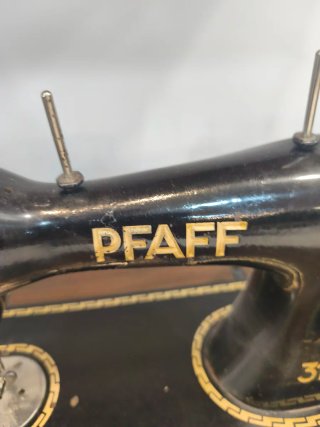Máquina coser Pfaff 31 mueble