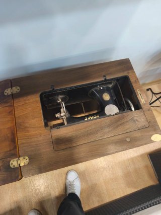 Máquina coser Pfaff 31 mueble
