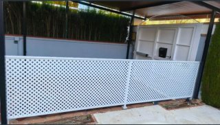 Valla decorativa de metal blanca