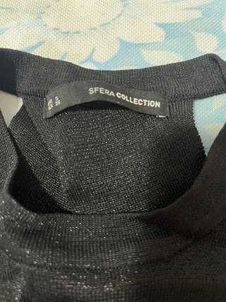 Top halter negro brillante