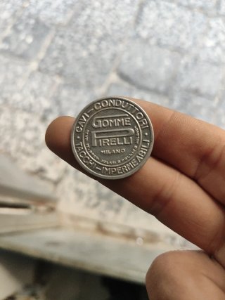 gettone Italia con francobollo 10 cent gomme pirel