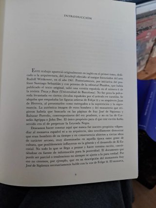 ARQUITECTURA Y MAGIA Consideraciones sobre la i...