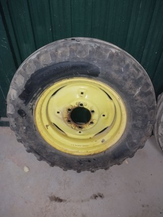Ruedas delanteras John Deere