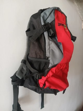 Mochila Locust Rio 28L Gris/Roja