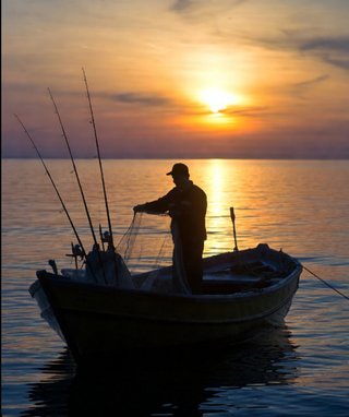 Pescadores remunerados por agua de mar