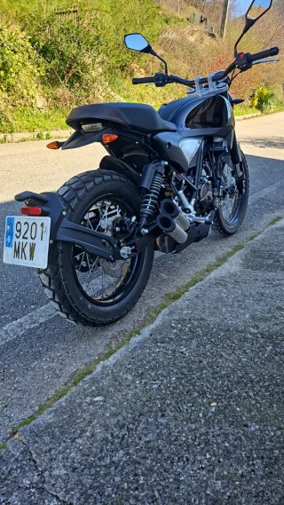 Rieju Century 125 Negra