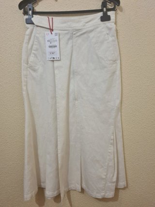 Falda midi Zara SRPLS blanca tiro medio