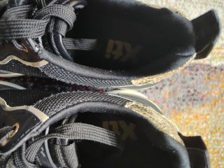 Zapatillas mujer negras y doradas