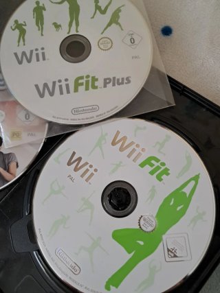 Juegos Wii: We Sing UK Hits y Wii Fit + plus