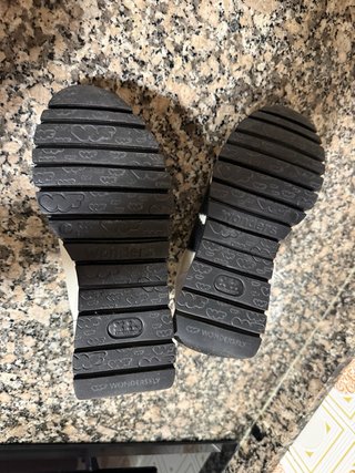 Zapatos Wonders Mujer Negros y Blancos