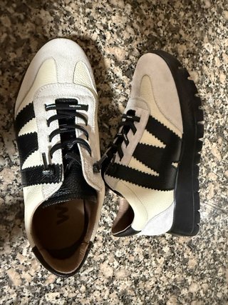 Zapatos Wonders Mujer Negros y Blancos