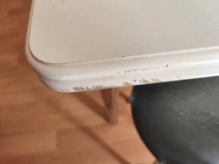 Mesa extensible de cocina con cajón.