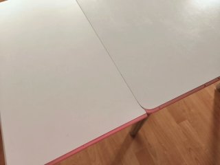 Mesa extensible de cocina con cajón.