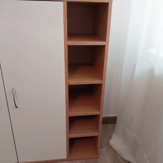 Mueble auxiliar blanco y madera