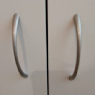 Mueble auxiliar blanco y madera